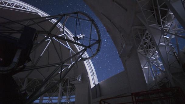 Large telescope pointed up at night sky